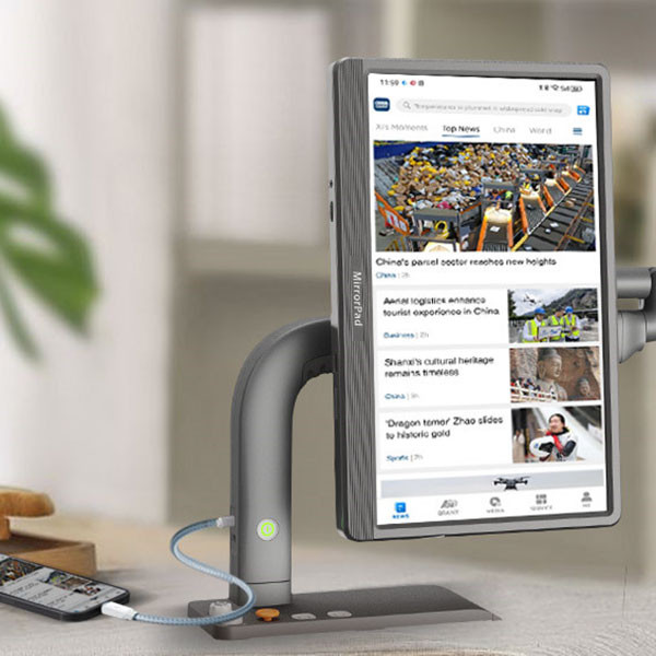 MirrorPad tilsluttet en mobiltelefon